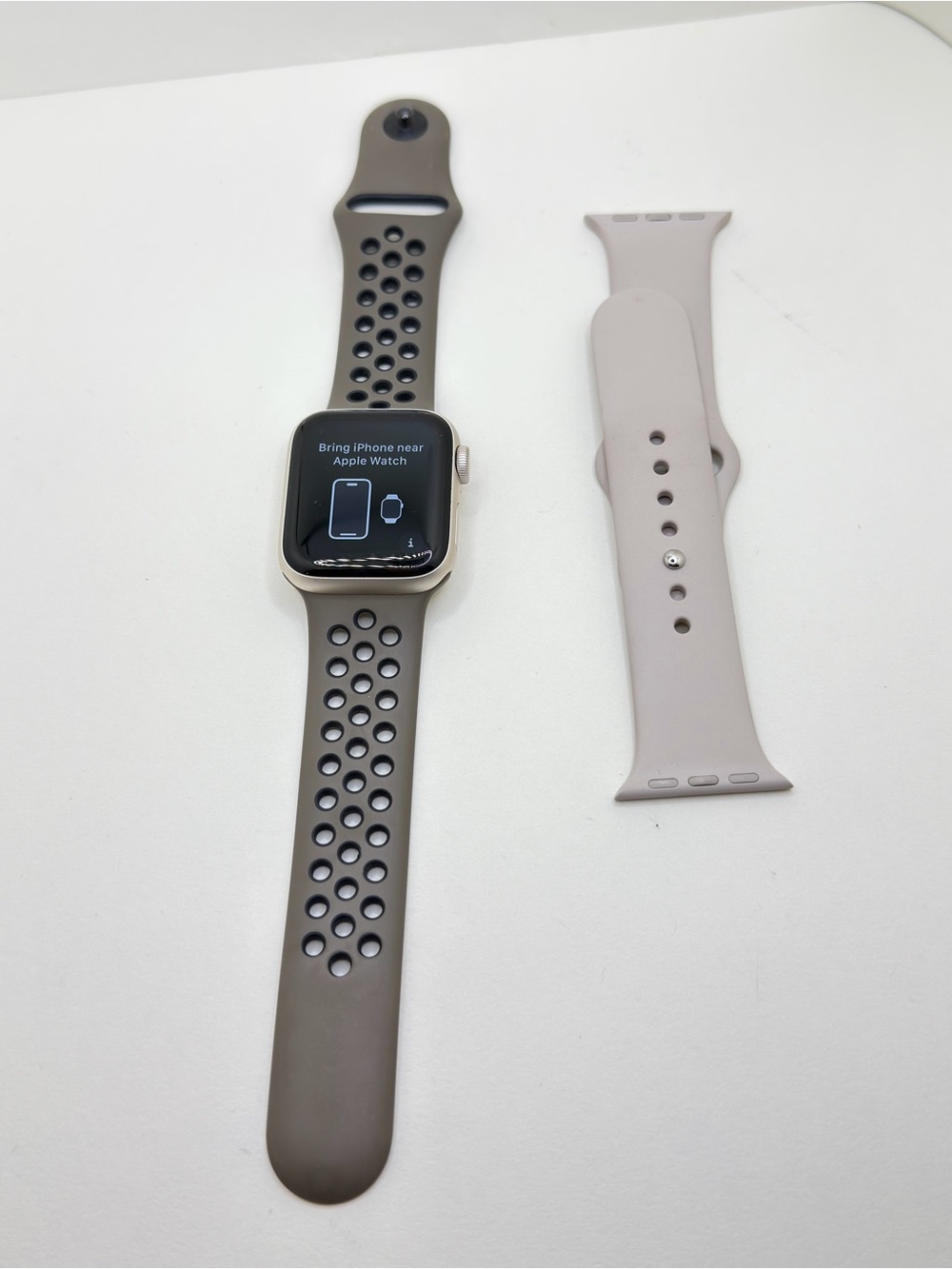 Apple Smartwatch with TWO Sport Band SE 40MM